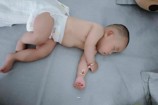 栖霞宝宝脚心出汗怎么回事